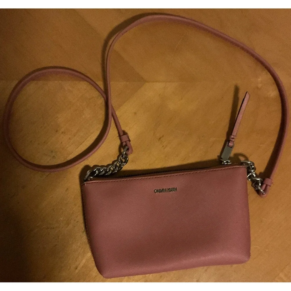 Calvin Klein‎ Cross Body Pink/Rose Purse With Chain On Strap